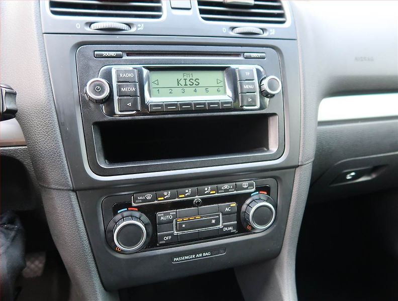 Volkswagen Golf (2009) 2.0 TDI, Tempomat - fotka 12 z 17
