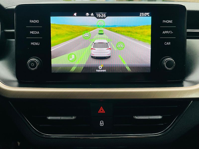 Škoda Scala 1.6TDI AUTOMAT SERVISKA TAŽNÉ - fotka 36 z 46