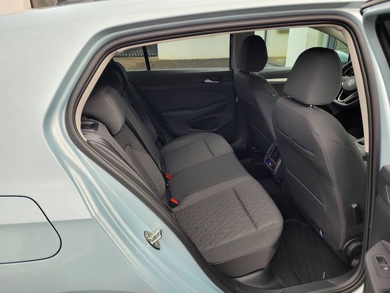 Volkswagen Golf (2025) 1.5 TSI People - fotka 50 z 54