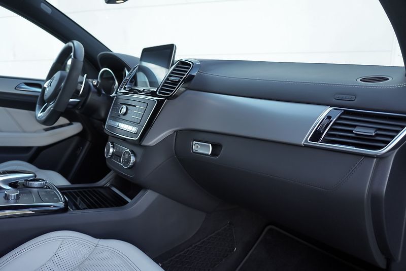 Mercedes-Benz GLE 63S AMG 4M - fotka 30 z 50