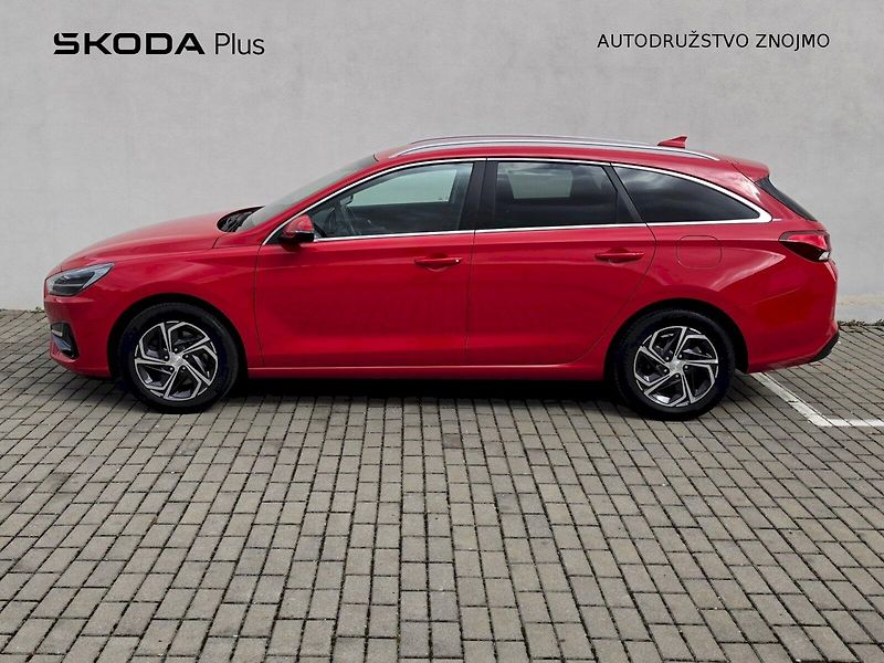 Hyundai i30 (2022) SW Family Smart 1,5GDi 80kW - fotka 3 z 29