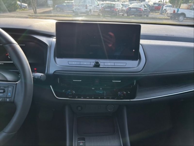 Nissan Qashqai 1,3 MHEV X-T Tekna 4WD - fotka 10 z 11