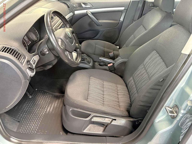 Škoda Octavia (2010) 1.6 TDI, STK10/28 - fotka 9 z 14