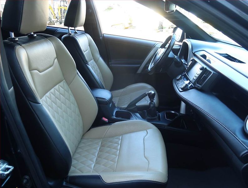 Toyota RAV4 (2018) Selection 2.0 D-4D, Serv.kniha - fotka 9 z 23