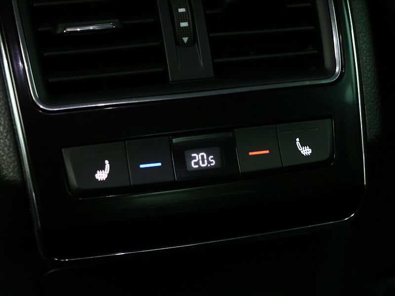 Škoda Superb 2,0 TDI Virtual Matrix Webasto - fotka 26 z 33