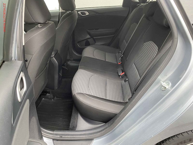 Kia Ceed (2023) 1.5 T-GDi, 1.maj,ČR, TOP - fotka 10 z 18