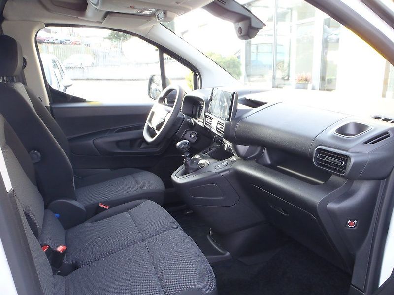 Opel Combo Van L1H1 1.2Turbo - fotka 10 z 23