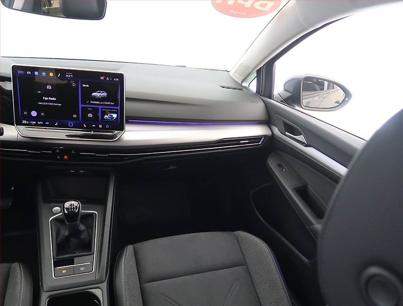 Volkswagen Golf (2025) Life 1.5 TSI - fotka 8 z 25