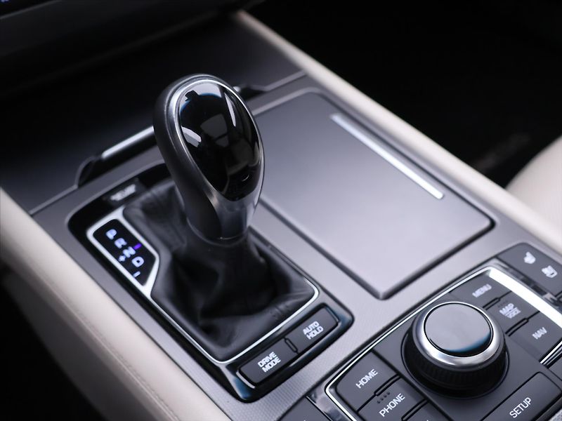 Hyundai Genesis 3,8 V6 232kW Exclusive 4x4 CZ - fotka 29 z 40
