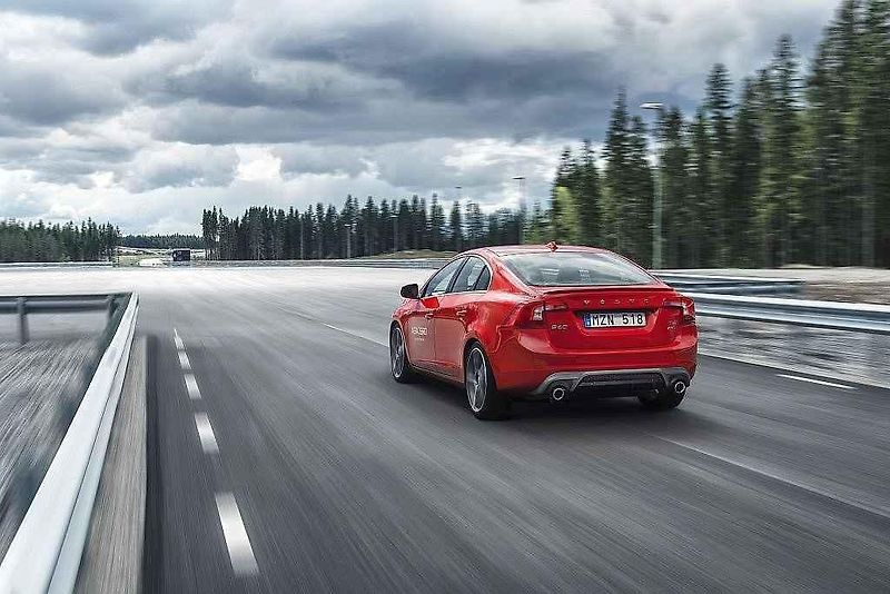 Volvo otevřelo jedinečný testovací areál AstaZero.