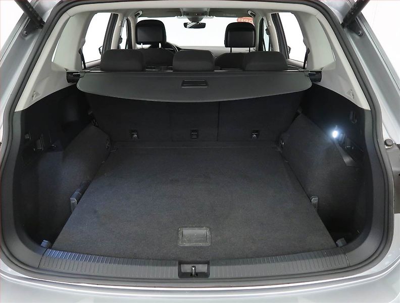 Volkswagen Tiguan Allspace (2022) Life 2.0 TDI, digi klima - fotka 14 z 31