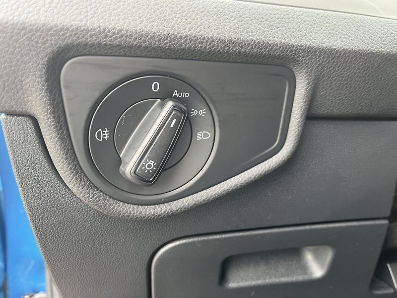 Volkswagen Touran 1.6 TDi 85 kW Full Led 7 Míst - fotka 22 z 36