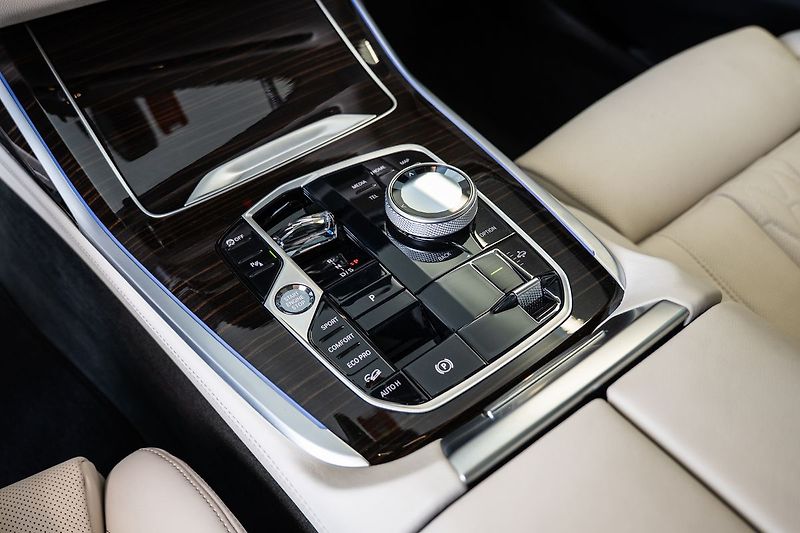 BMW X7 xDrive 40d LED/360 - fotka 22 z 31