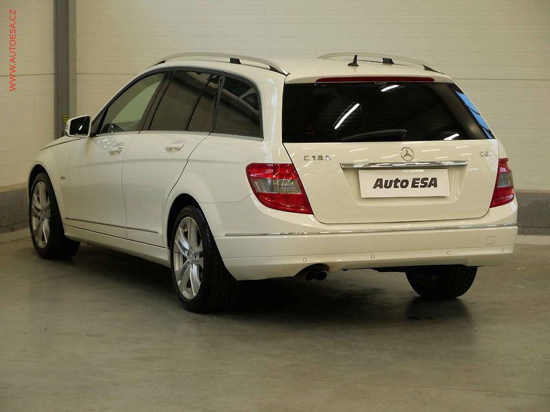 Mercedes-Benz Třídy C (2011) 1.8 CGi C 180, Avantgarde, AT - fotka 6 z 23