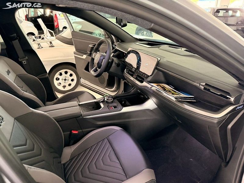 Jeep Compass (2026) Summit e-Hybrid Plug-in 225k e - fotka 18 z 20