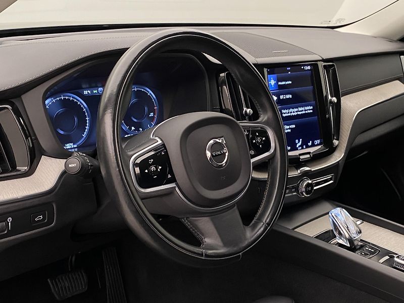 Volvo XC60 B4 AWD INSCRIPTION AUT  - fotka 19 z 50