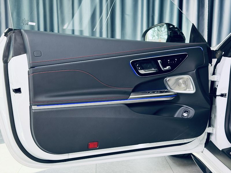 Mercedes-Benz CLE (2025) 53.AMG*4M*CABRIO*NEZ.TOP*TAŽ - fotka 14 z 41