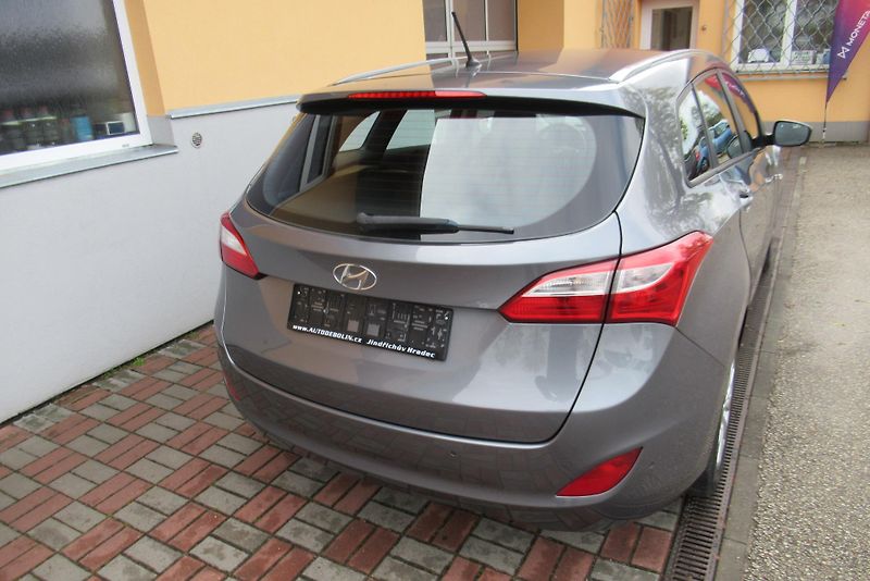 Hyundai i30 1.6 CRDi 16V  KLIMA   AUTOMAT - fotka 4 z 20