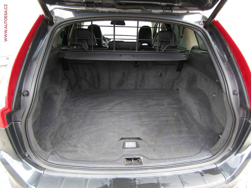 Volvo XC60 (2011) 2.0 D3, 1.maj, Panorama - fotka 7 z 24
