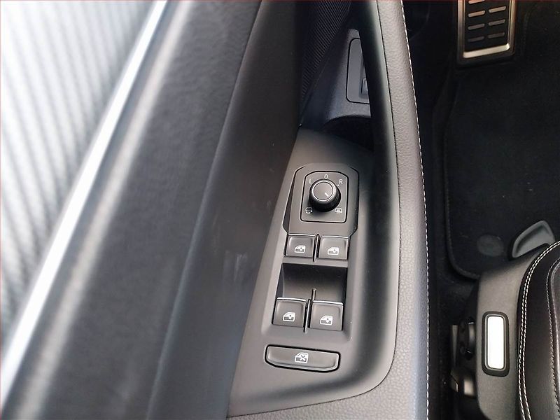 Volkswagen Passat (2016) R-Line 2.0 BiTDI, 4X4 - fotka 18 z 18