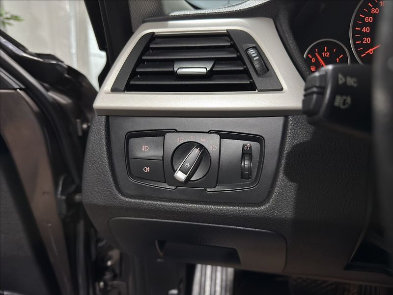 BMW Řada 3 2,0   320i 135KW BI-XEN KŮŽE T - fotka 13 z 46