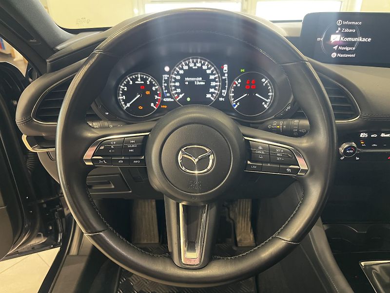 Mazda 3 (2025) 2.5L G140 6MT FWD Centre-Line - fotka 10 z 17