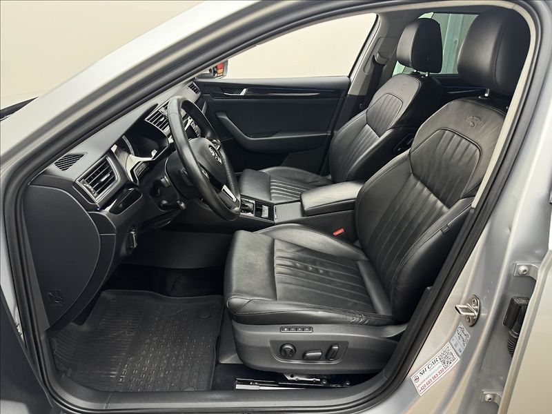 Škoda Superb 2,0 DSG L&K DPH NZ.TOP DCC TZ - fotka 37 z 49