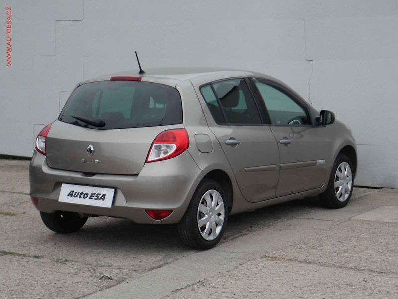 Renault Clio (2012) 1.2 16V, ČR, AC, tempo - fotka 6 z 15
