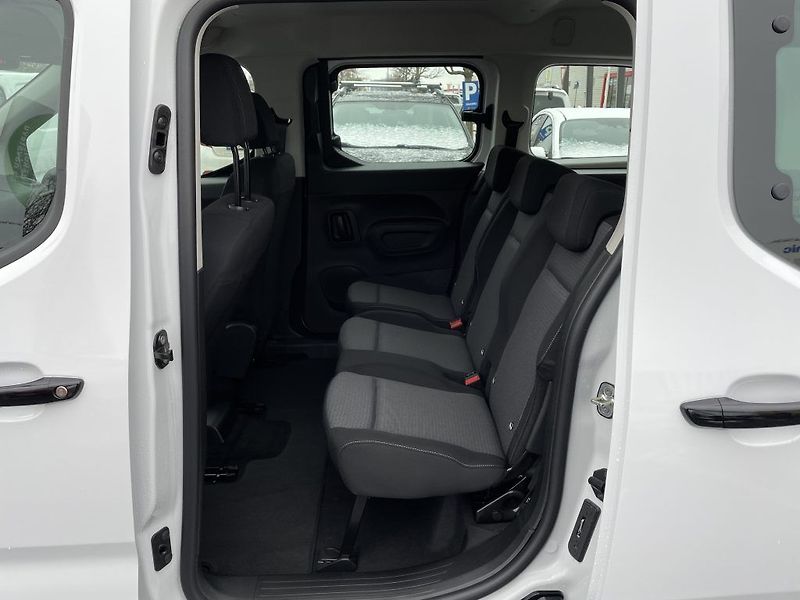 Toyota ProAce City Verso 1.5D 100k 6MT Business - fotka 12 z 26