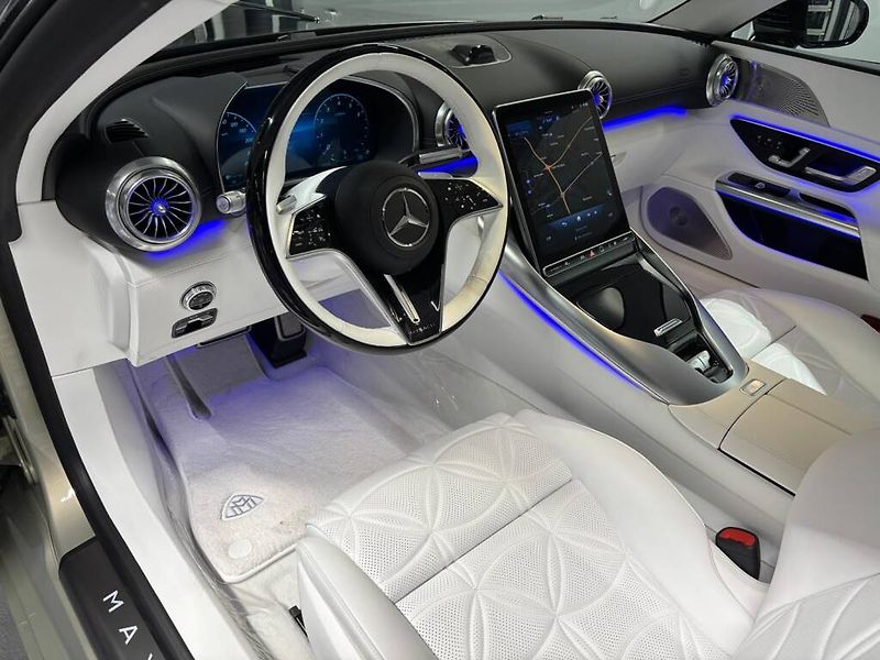 Mercedes-Benz SL (2026) Maybach 680 Monogram Series - fotka 3 z 10