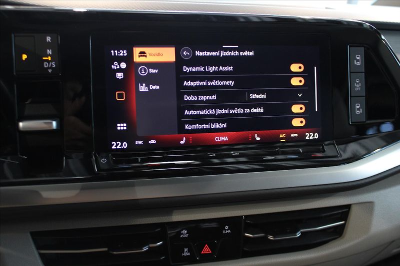 Volkswagen Multivan TDi DSG Style Long ACC/NezTop/ - fotka 19 z 33