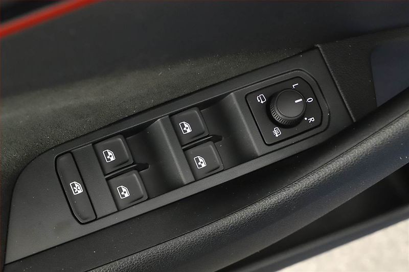 Škoda Kamiq (2025) 1.0 TSI - fotka 19 z 21