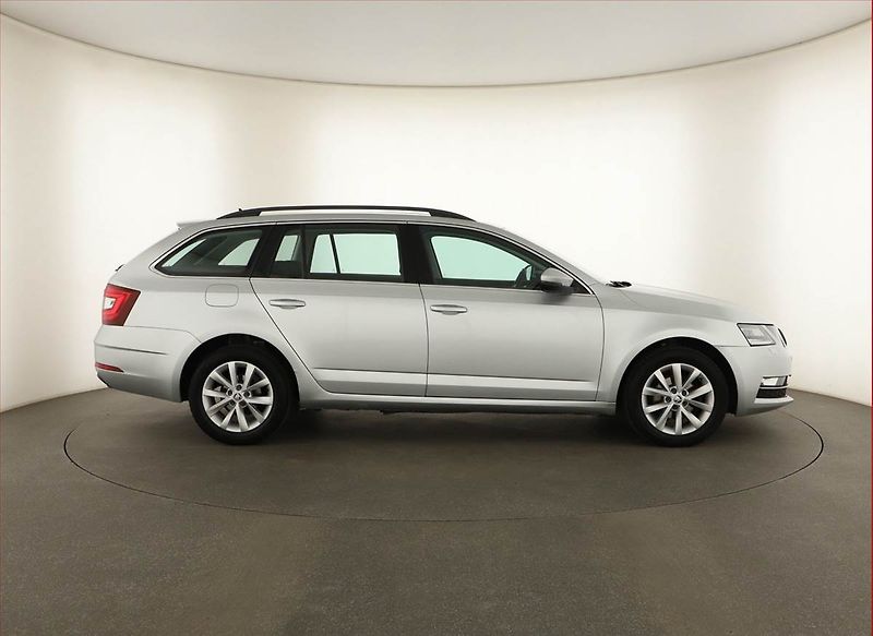 Škoda Octavia (2018) 1.6 TDI, Automat, Serv.kniha - fotka 6 z 15