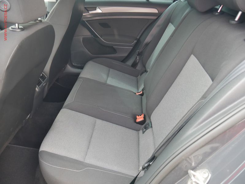 Volkswagen Golf (2014) 1.6 TDi, DSG, TZ - fotka 10 z 22