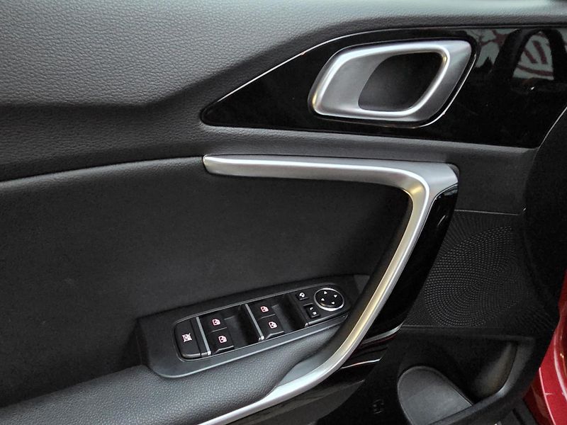 Kia XCeed 1.5-V ZÁRUCE-AUTOMAT-TOP STAV - fotka 16 z 17