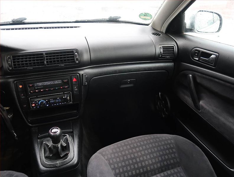 Volkswagen Passat (2005) 1.9 TDI, nová STK, Klima - fotka 8 z 16