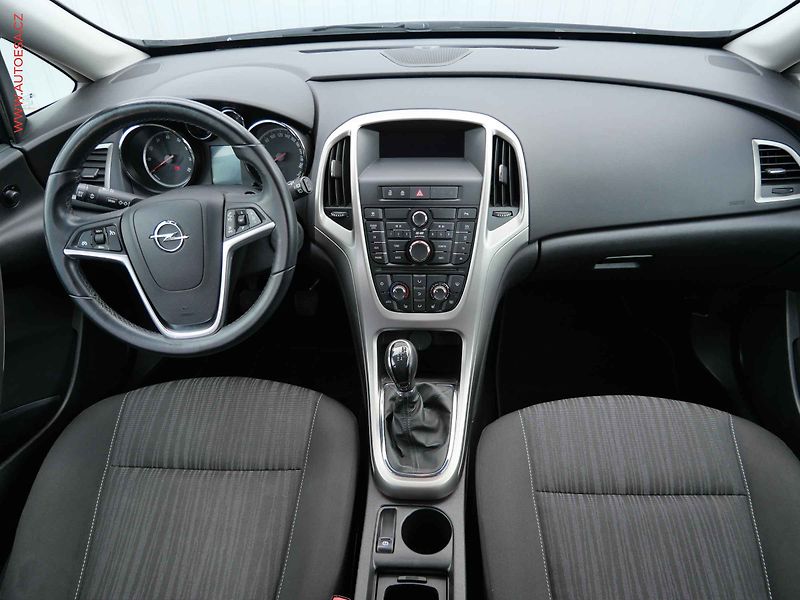 Opel Astra (2011) 1.4 i, AC, výhřev sed - fotka 8 z 19