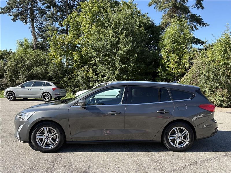 Ford Focus 1,5 TDCi88kW Led,Nav,Kamer,ACC - fotka 42 z 44