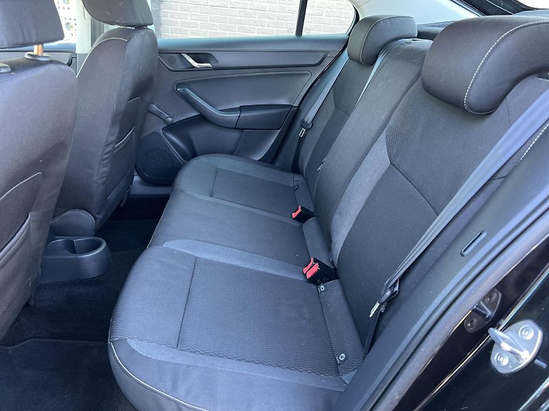 Škoda Rapid 1.2TSi 63kw PŮVOD ČR KLIMA ALU - fotka 22 z 37