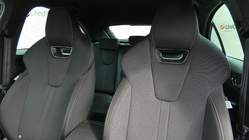 Škoda Octavia 2,0 TDI Style - fotka 7 z 25