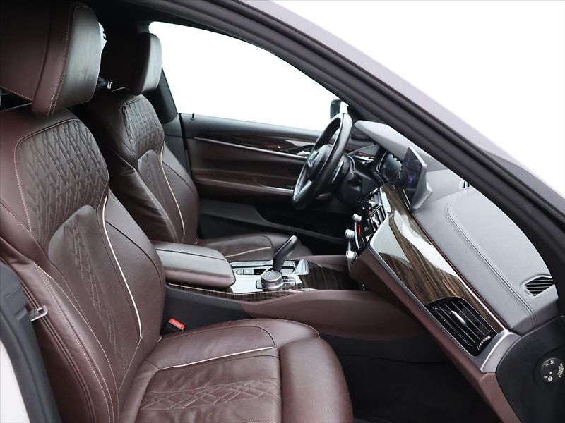 BMW Řada 6 3,0 630d Xdrive 195kW CZ DPH M - fotka 12 z 42
