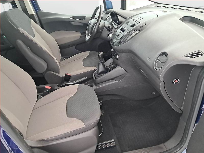 Ford Tourneo Courier (2017) Titanium 1.0 EcoBoost, 5Míst - fotka 9 z 17