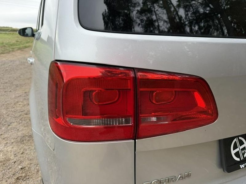 Volkswagen Touran 1,6 TDi BLUEMOTION STYLE - fotka 9 z 28