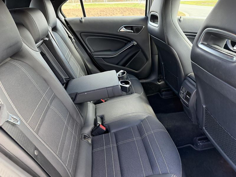 Mercedes-Benz Třídy A 180i LED NAVI KAMERA SERVISKA - fotka 32 z 40