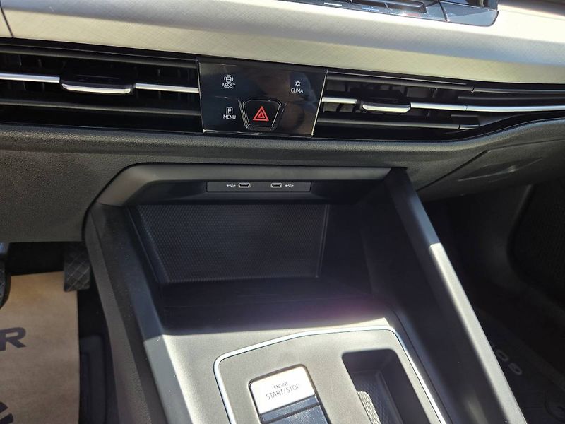 Volkswagen Golf (2023) 2.0 TDI DSG - fotka 28 z 39