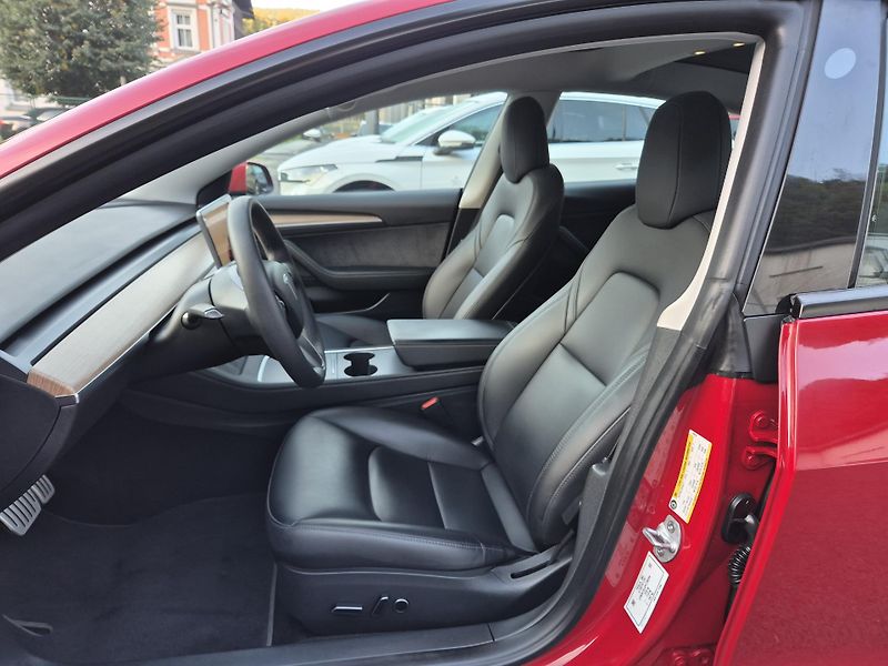 Tesla Model 3 PERFORMANCE 393kw SOH 95,1% - fotka 40 z 45