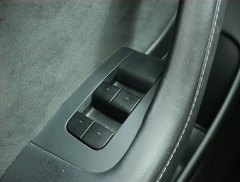 Tesla Model 3 (2021) Long Range 4WD 79kWh, SoH 85% - fotka 13 z 23