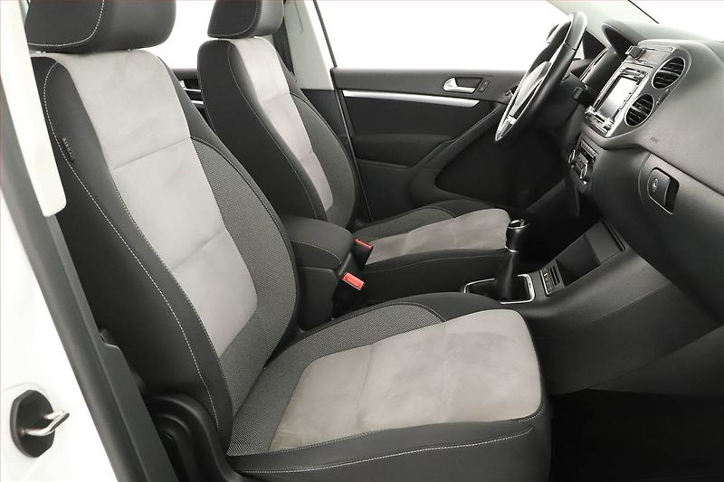 Volkswagen Tiguan (2015) 2.0 TDI, 4X4, Serv.kniha - fotka 7 z 14