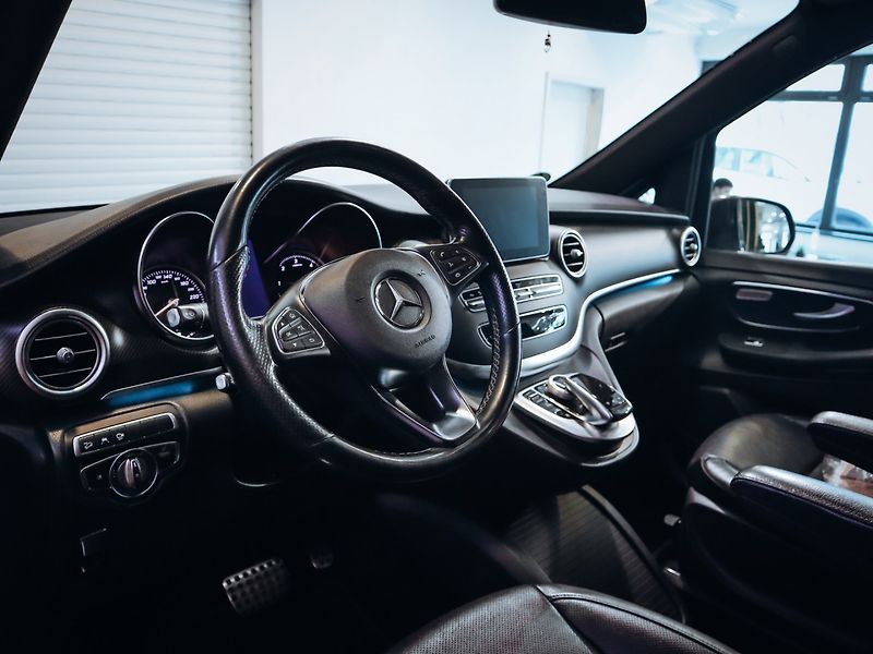 Mercedes-Benz Třídy V V 250d 4MATIC AMG - fotka 16 z 26