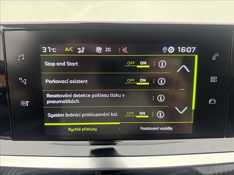 Peugeot 2008 1,2 DPH VÝHŘEV ALLURE+ 1MAJ ČR - fotka 18 z 42